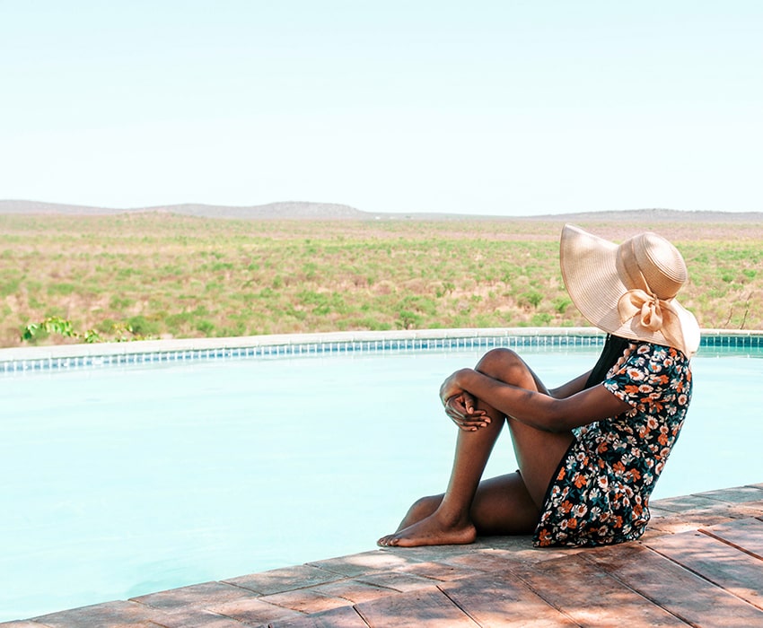 纳米比亚景观的游泳池