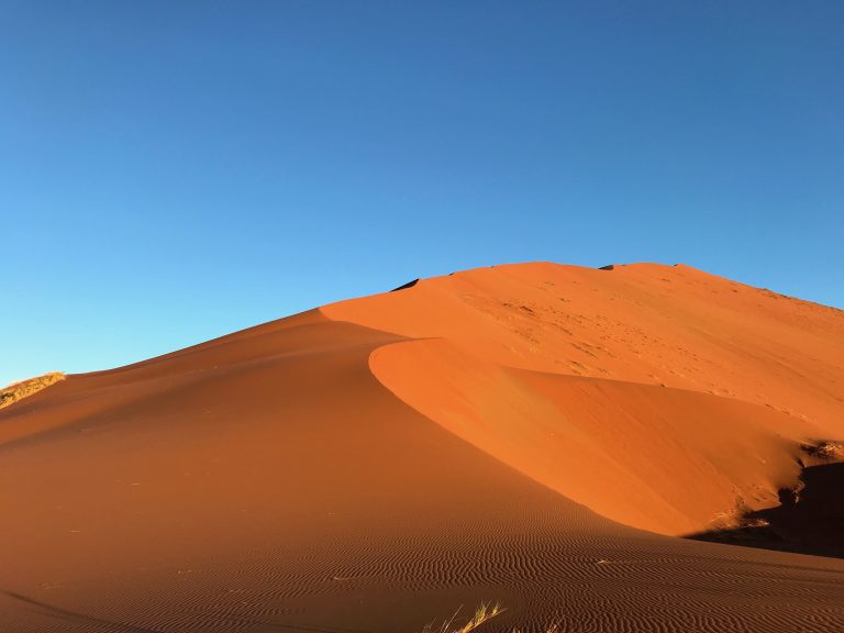 如何计划一个旅行在纳米比亚:探索纳米布沙漠吗